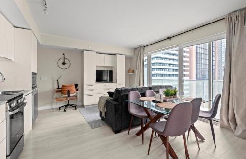 Church and Wellesley Apartamento | New Panoramic view 2BD & Den in Downtown Toronto