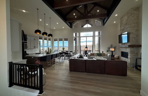 Fish Haven Casa | NEW! Park Place Bear Lake - Luxury Family Reunions with Pool & Beach Access