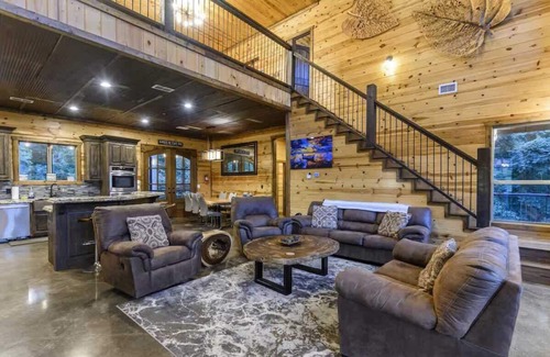 Hochatown Cabina | NEW! POOL! 5BR Pond-Hot Tub-Games - Sleeps 19