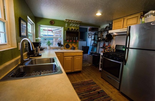 Fish Camp Casa | Acogedora cabaña Yosemite en los pinos, con bañera de hidromasaje.