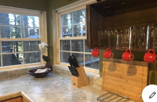 Fish Camp Casa | Acogedora cabaña Yosemite en los pinos, con bañera de hidromasaje.