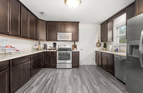 Mississippi City Casa | NEW! Private Pool &Hot Tub! Mins to Beach & Close to Biloxi! Poolside Bungalow!