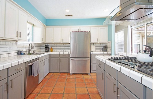 Nacogdoches Casa | NEW! Regents Park Resort ~ Sparkling Pool, Tennis, Basketball, and Pickleball! ~