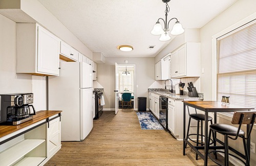 Columbus Casa | New! Relaxing Nature Retreat -Family-Friendly Home Near Fort Benning – Sleeps 8