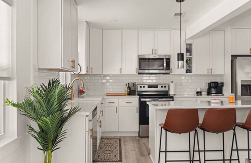 Southeast Pensacola Casa | New Remodel - Walk to Bars/Eats 4bd/3ba w/Yard