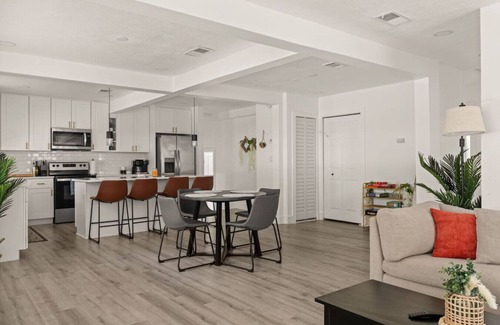 Southeast Pensacola Casa | New Remodel - Walk to Bars/Eats 4bd/3ba w/Yard