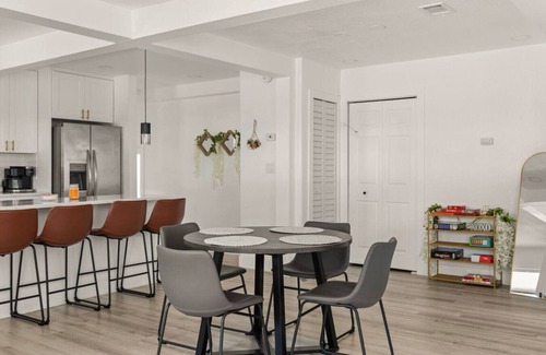 Southeast Pensacola Casa | New Remodel - Walk to Bars/Eats 4bd/3ba w/Yard