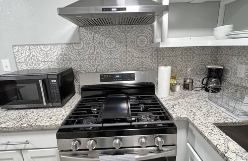 Biggs Field Apartamento | NEW! Remodeled - Gated 1 Bed Unit 1