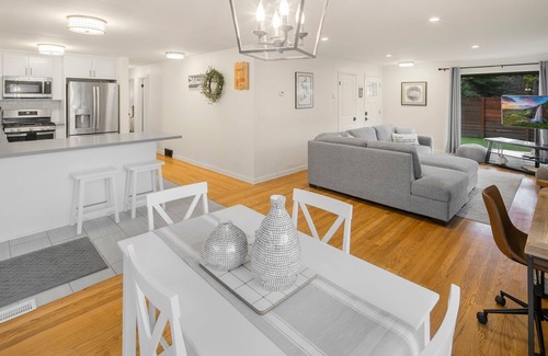 Wedgwood Casa | NEW Remodeled UW Wedgwood/Seattle Retreat | Yard