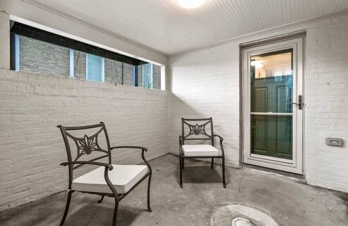 16th Street Heights Apartamento | New Renovation 1BR with Patio & Parking