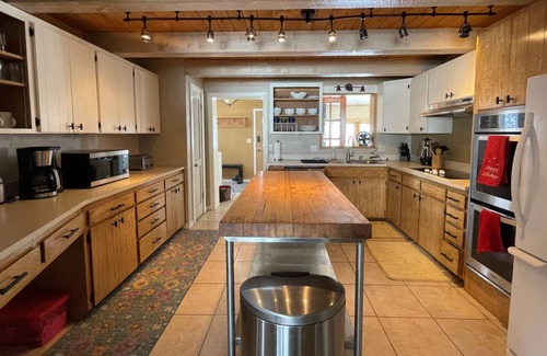 Pagosa Springs Cabina | New Rental! Close to town, Wolf Creek, Peaceful Setting, A/C just added!