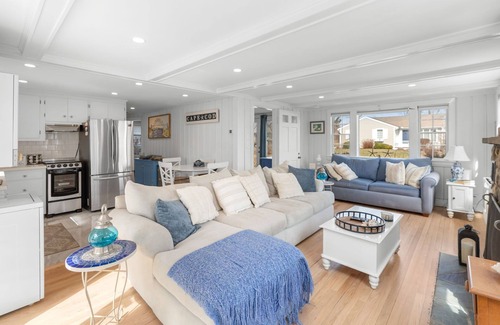 Popponesset Casa | New Rental-Popponesset, 2 beds, sleeps 4, A/C, 5 house walk to beach