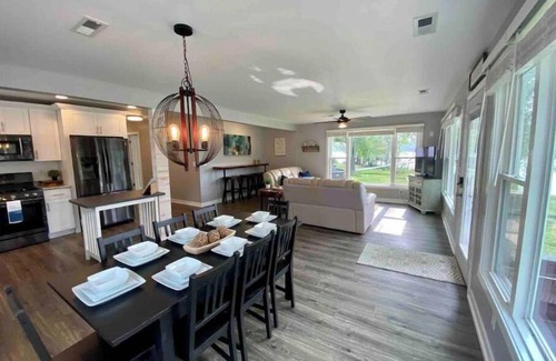 Edgerton Casa | NEW! Rock River Escape ~Waterfront home W/ Pier