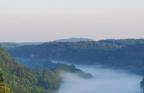 Cotter Otro | NEW Romantic CLIFF GLAMPING w Vista Views of WHITE RIVER, Minutes to fishing and hikes!