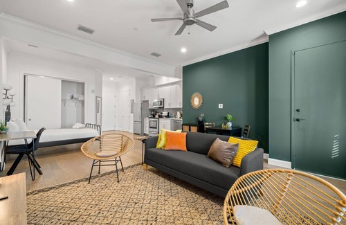 Historic Ybor Apartamento | NEW Sangria Suite Upscale Ybor Apt On 7th Ave