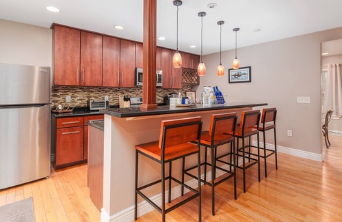 Saratoga Springs Casa | NEW! Saratoga West Side Bungalow Walk 2 Shops Eats