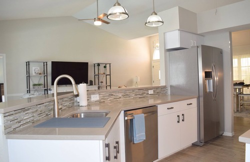 Pinehurst Casa | NEW!! SEA STAR OASIS: ROTONDA WEST 3BD/2BTH HEATED POOL HOME! 18 MIN TO BEACH!