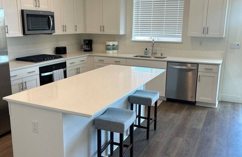 Lathrop Casa | NEW Smart Home w/ Massage Chair & King Bed