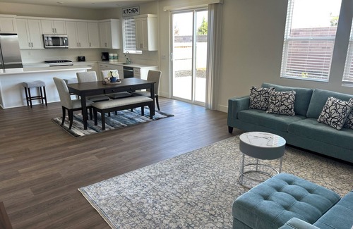 Lathrop Casa | NEW Smart Home w/ Massage Chair & King Bed