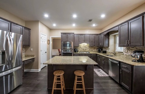Norcross Casa | NEW Southern Charm ATL 4 Bdr/3 Bath Executive Home
