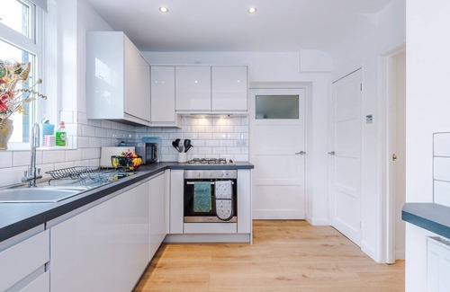 Tunstall Casa | NEW! Spacious Home, Ideal for Groups, FREE Parking!