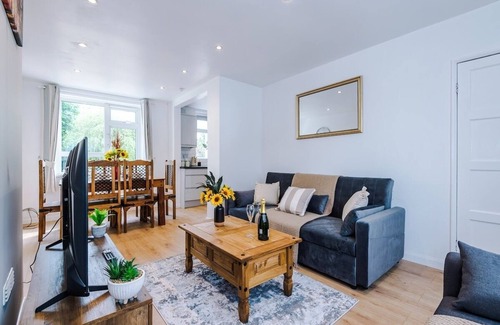 Tunstall Casa | NEW! Spacious Home, Ideal for Groups, FREE Parking!