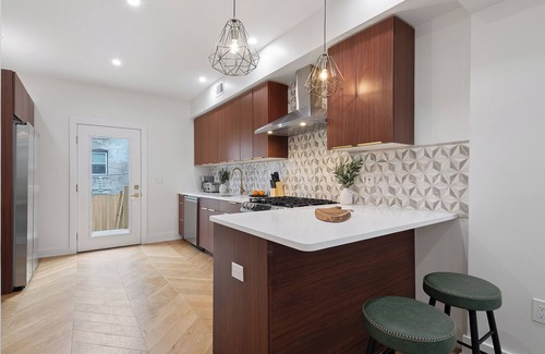 West Side Casa | NEW! Spacious 2BR/2BA Brownstone; Under 10 Mins Drive to All Path Trains