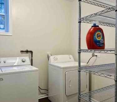 Noble Square Apartamento | NEW! Spacious Art Deco Modern 5 BD/3BA Condo