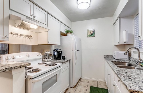 West San Antonio Casa | NEW! Spacious BMT-Friendly Home Near Lackland AFB