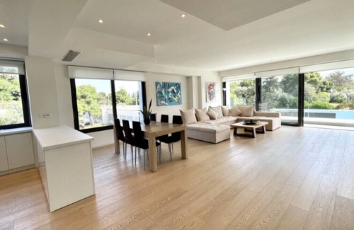 Elliniko Casa | Nuevo, amplio y moderno apartamento de 140 m2, gran piscina de uso común.