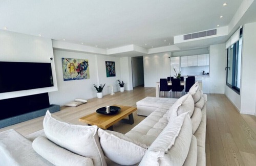 Elliniko Casa | Nuevo, amplio y moderno apartamento de 140 m2, gran piscina de uso común.