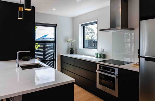 Edgeware Casa | New State Of The Art Sunny Warm free Park