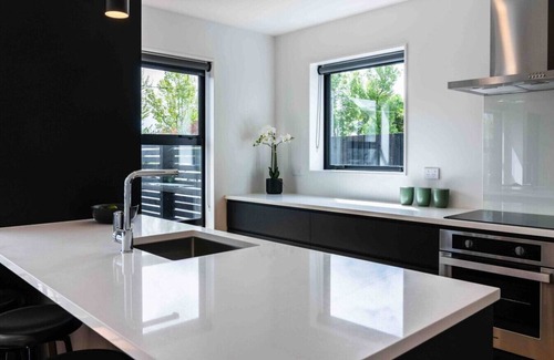 Edgeware Casa | New State Of The Art Sunny Warm free Park