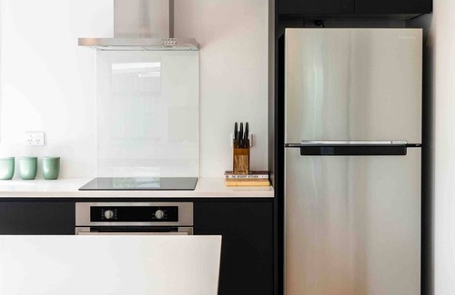 Edgeware Casa | New State Of The Art Sunny Warm free Park