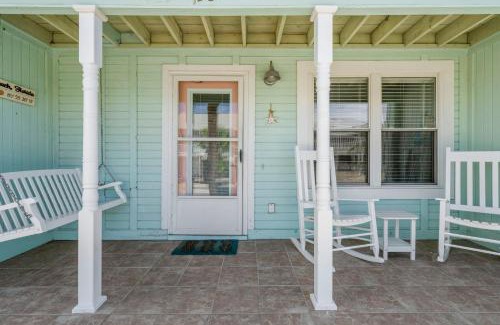 West Panama City Beach Casa | NEW! Steps To White Sand Beaches! Pool & Grill! 2BR 2BA