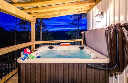 Lindseyville Casa | "New! Stunning Nolin Lake Luxury Cabin! Hot Tub, Game Room, Fire Pit & More!"