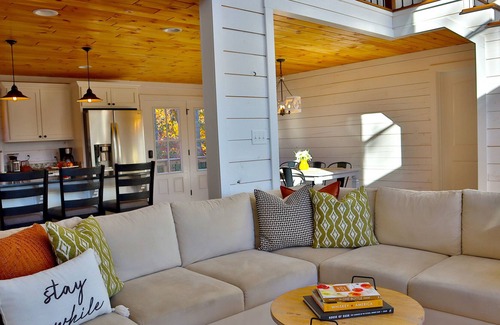 Lindseyville Casa | "New! Stunning Nolin Lake Luxury Cabin! Hot Tub, Game Room, Fire Pit & More!"