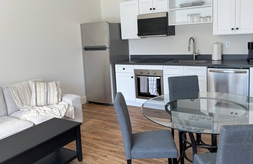 Elizabethtown Apartamento | New Stylish Apartment with New Furnishings in Renovated Building! #302