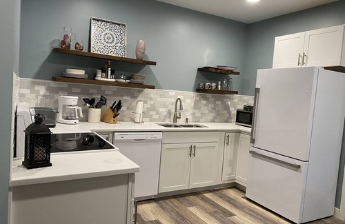 Halfmoon Apartamento | NEW Stylish Apartment with Hot Tub