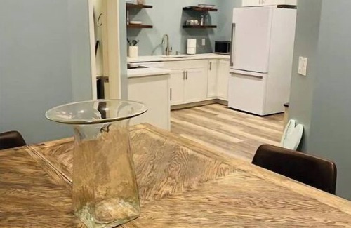 Halfmoon Apartamento | NEW Stylish Apartment with Hot Tub