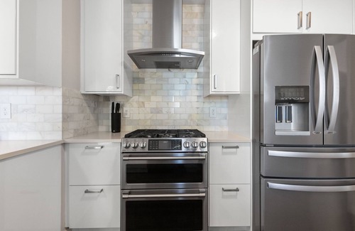 New Suburb Beautiful Casa | NEW! Sunset Serenity | South Tampa Home with Pool