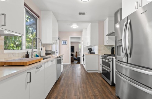 New Suburb Beautiful Casa | NEW! Sunset Serenity | South Tampa Home with Pool