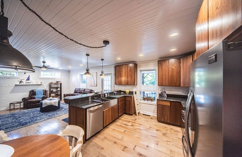 Hardin Cabina | NEW! The Cabin- Walking Distance to Lake!