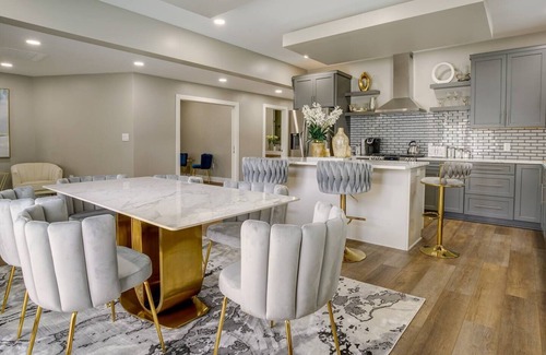 West Central Condominio | NEW! The Gray Room: Downtown Fort Wayne 2BR 2BA Condo - Free Parking & WiFi