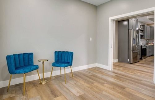 West Central Condominio | NEW! The Gray Room: Downtown Fort Wayne 2BR 2BA Condo - Free Parking & WiFi