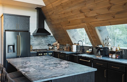 Mineral Bluff Cabina | NEW The Henderson- Pickleball Court in Blue Ridge