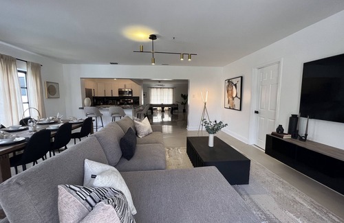Horse Country Casa | New! The Moon House with Pool, Arcade & Basketball