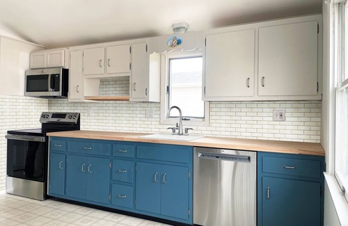 Surf City Casa | NEW-Three-bedroom, 1.5-bath retreat plus an outdoor shower for up to 8 guests.