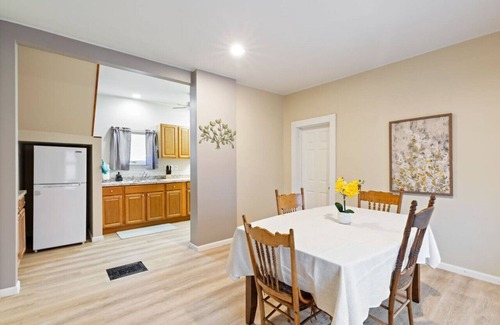Rochester Casa | NEW to VRBO-Central Rochester 2BRDM w/Yard!