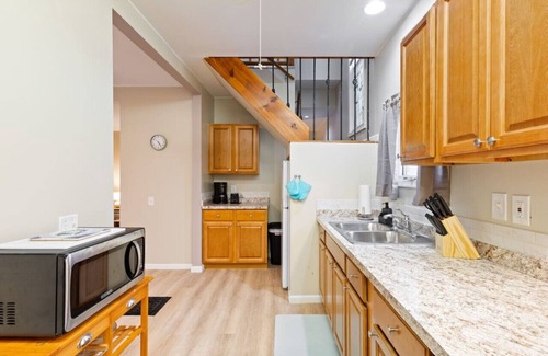 Rochester Casa | NEW to VRBO-Central Rochester 2BRDM w/Yard!
